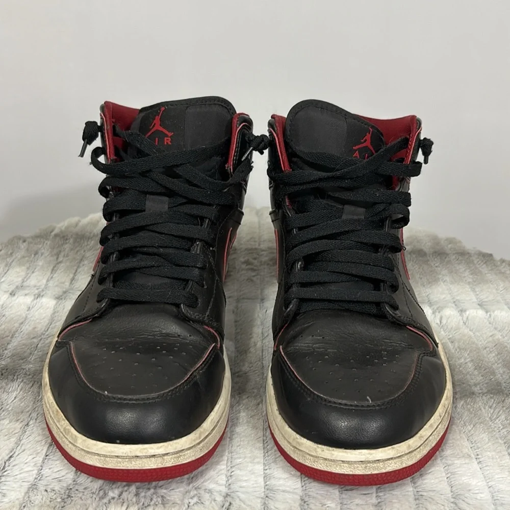 Jordan 1 Mid “Black Red” Sz 12